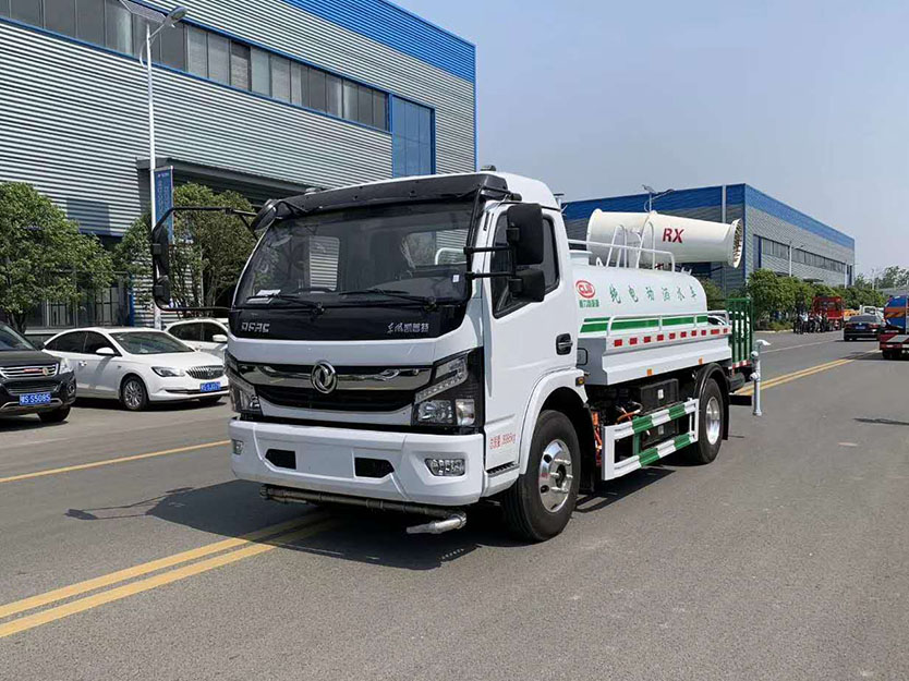 東風(fēng)凱普特純電動灑水車